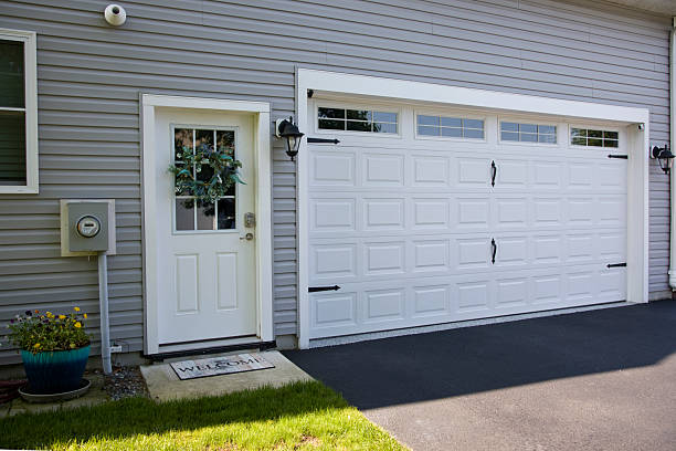 24/7 Emergency Garage Door Panel Replacement experts in Scaggsville, MD